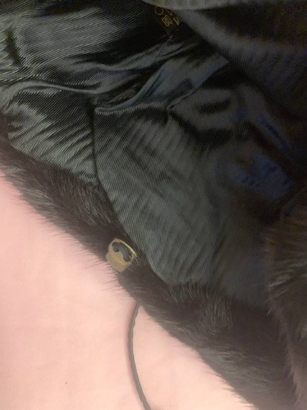 Черная шапка из натурального меха 2