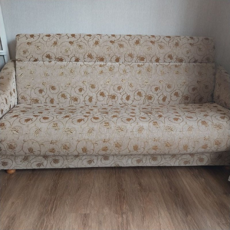 Диван бежевый в хорошем состоянии