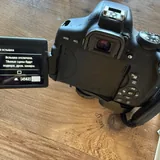 Canon EOS 750D с двумя объективами и комплектом 4