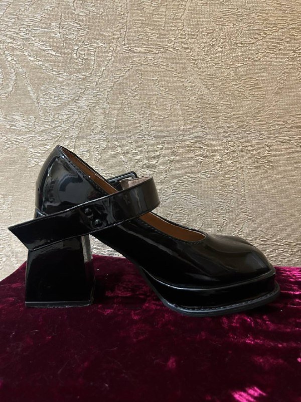 Козаки и туфли на каблуке женские 4