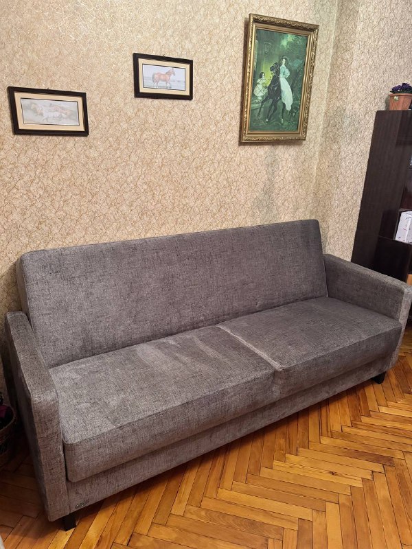 диван Embawood, старинная кровать, стулья, посуда