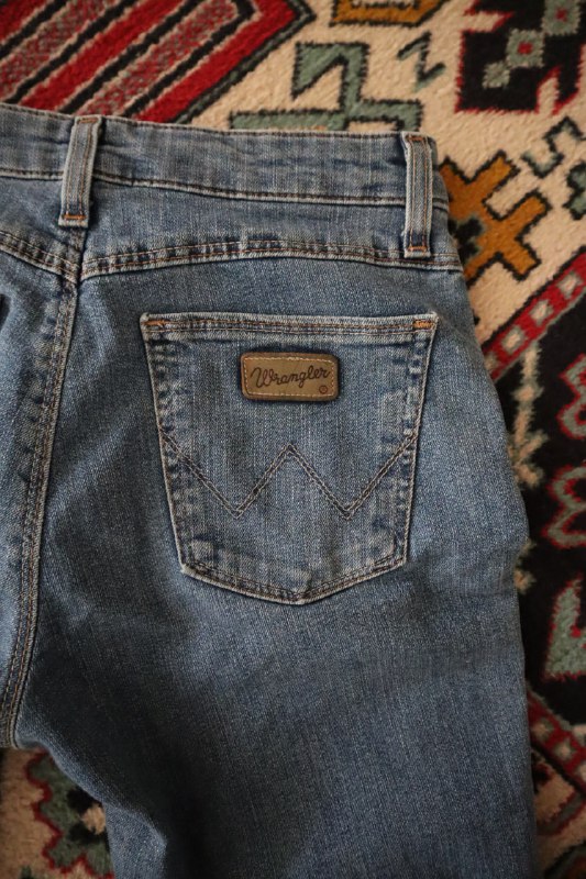Джинсы Wrangler размер W28 L32 с вышивкой 2