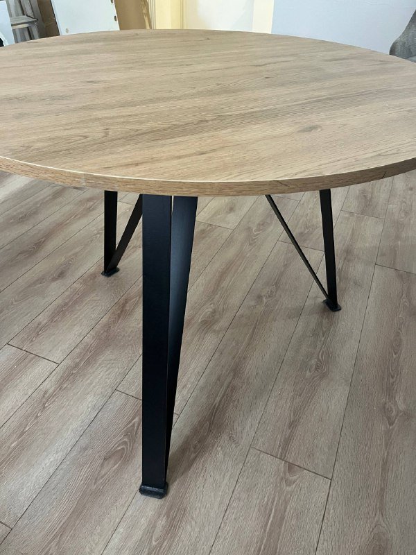 Круглый деревянный стол с металлическими ножками 3