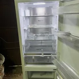 Белый новый холодильник, черный б/у холодильник 3