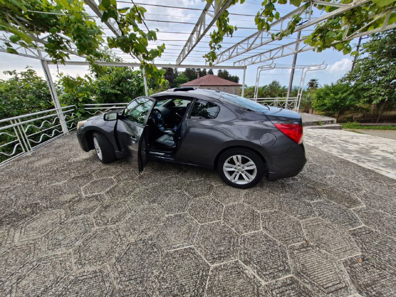 Nissan Altima cupe 2012 спортивный автомобиль