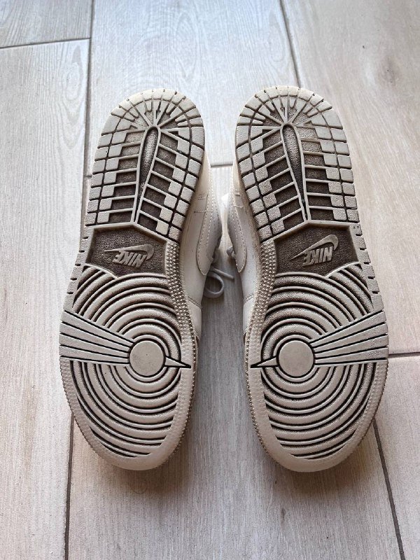 Женские кожаные кроссовки размер 7.5US 37EUR 4