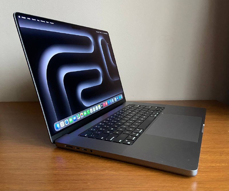 MacBook Pro 16" M1 Pro, 16GB RAM, 1TB SSD