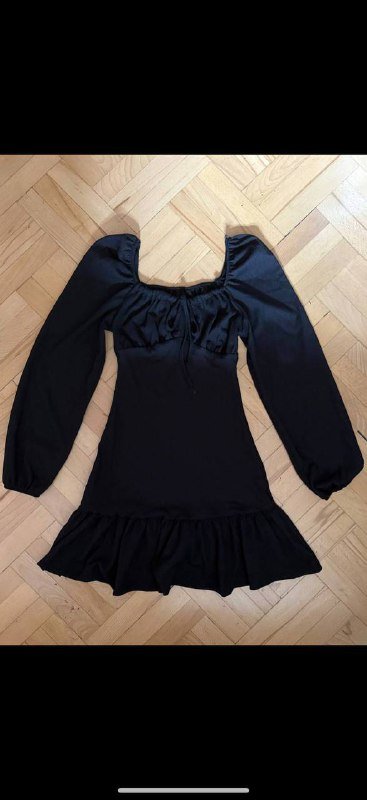 голубое платье, платье с розой, чёрное платье, бежевая кофта, шорты 3