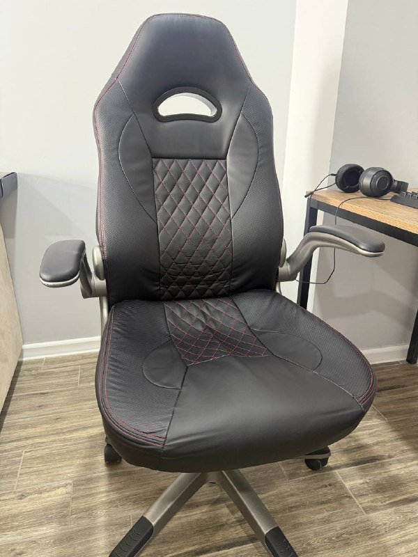 Компьютер, стол, кресло, наушники, монитор 2