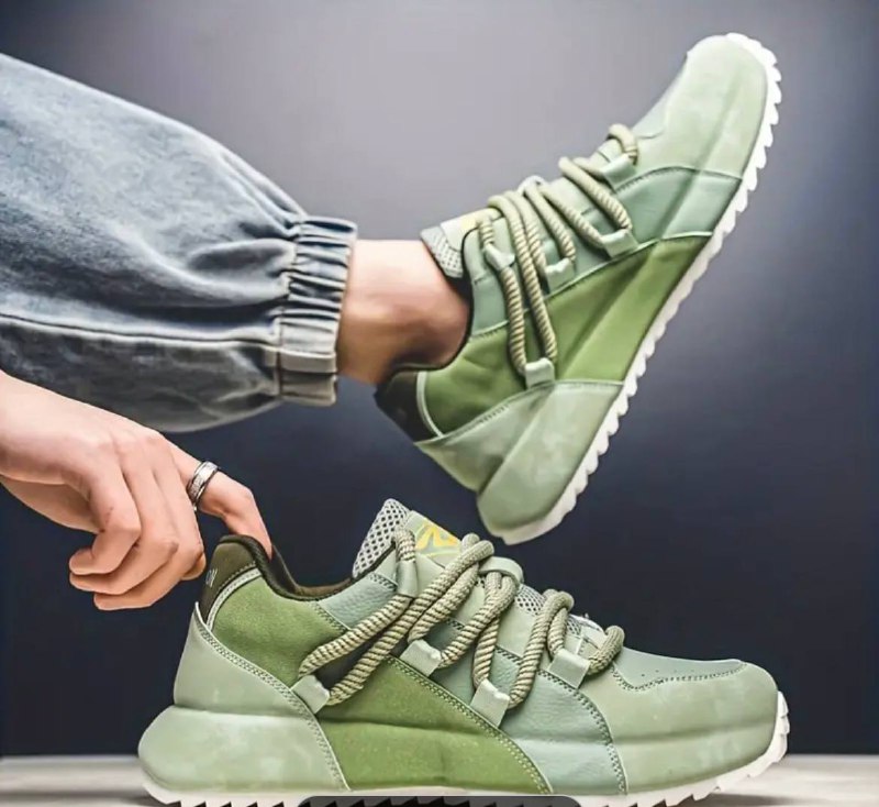 Кроссовки новые размер 39-40