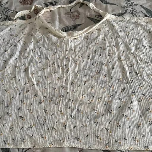 Nursing cover with a flexible boning