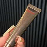 Контур-стик Charlotte Tilbury, тональная основа MAC, тональный стик Dior, хайлайтер Kiko, тональная сыворотка Clarins 2