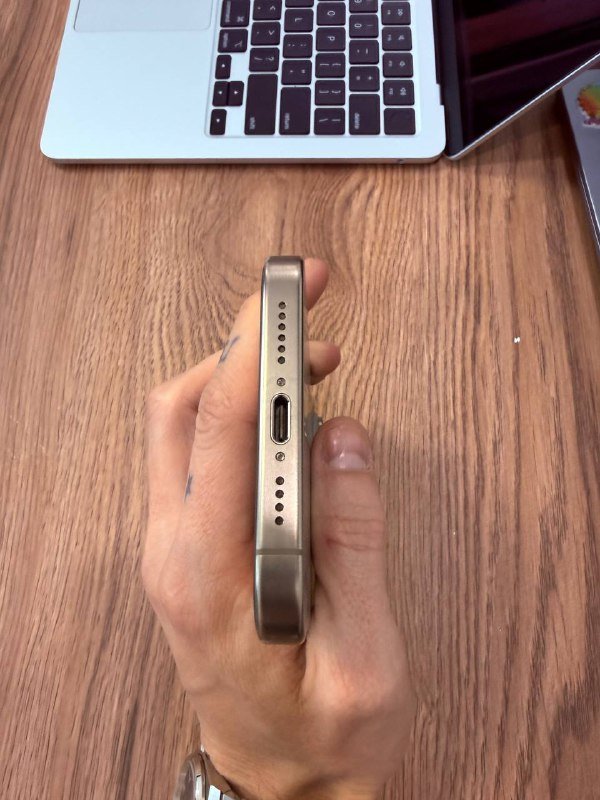 iPhone 15 Pro Max 256 GB 4