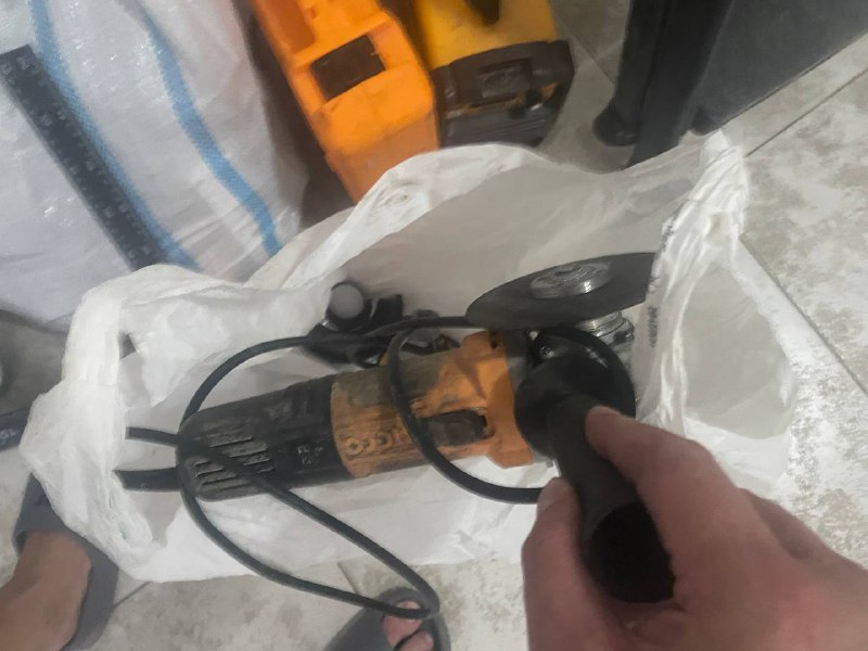 Инструменты, набор оборудования и сварочный аппарат 2