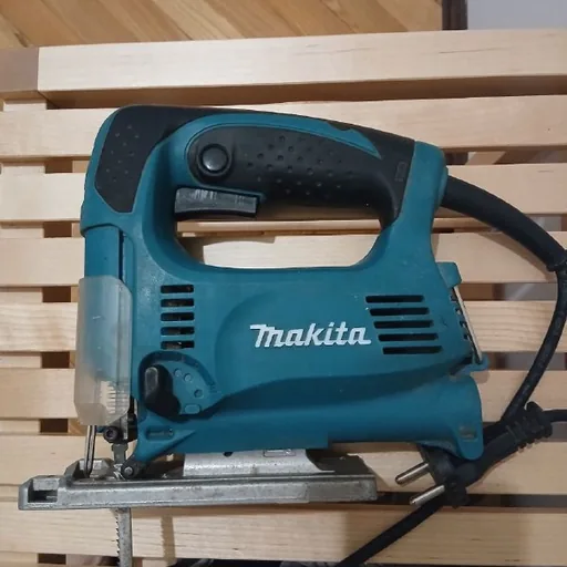 Электрический лобзик Makita