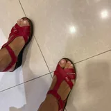 Золотистые босоножки 5