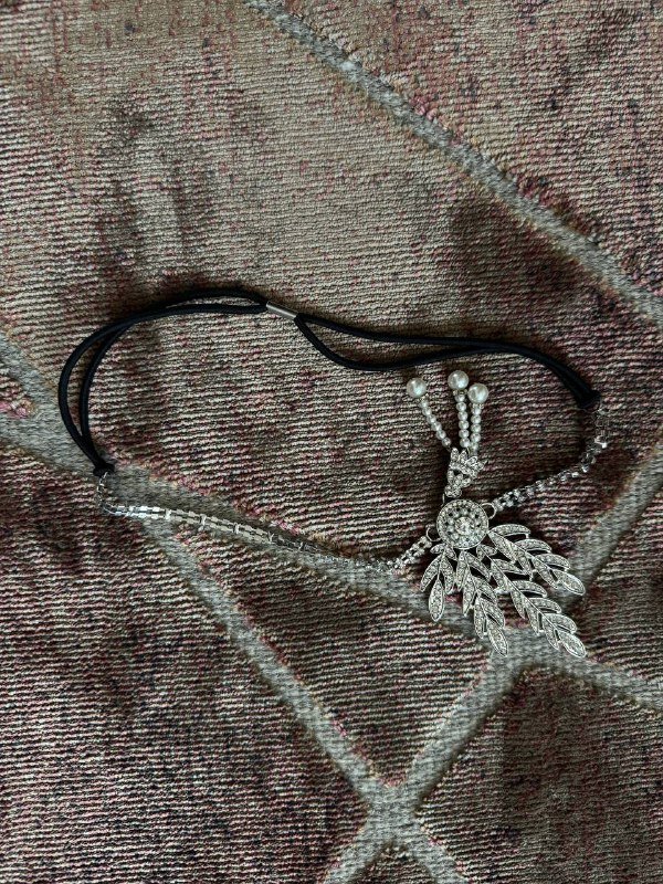 Шляпка таблетка, бандо 1920-х, серьги, колье 3