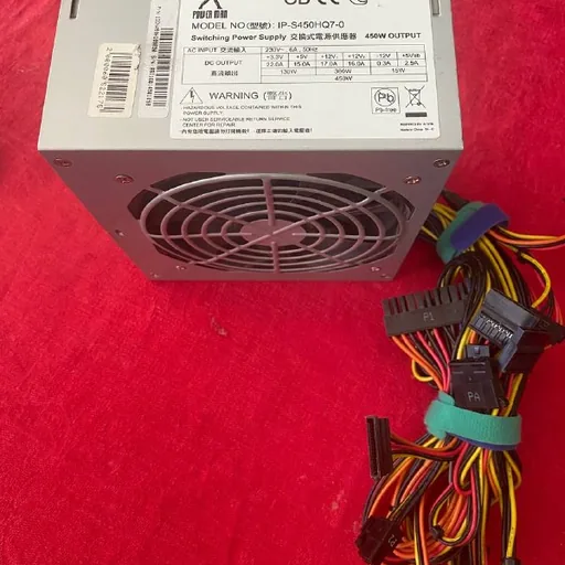 Блок питания, роутер, мышь, держатель, HDMI кабель, кейсы HDD