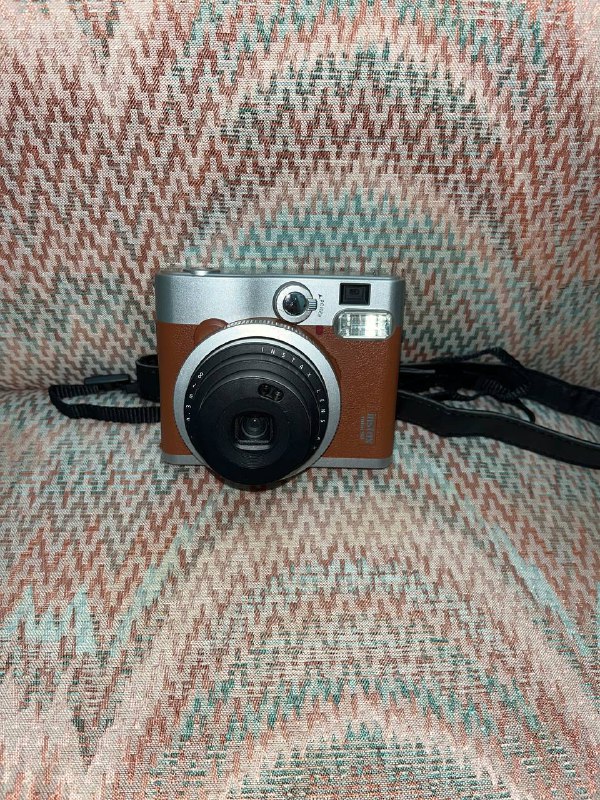Fujifilm Instax Mini 90 Neo Classic камера