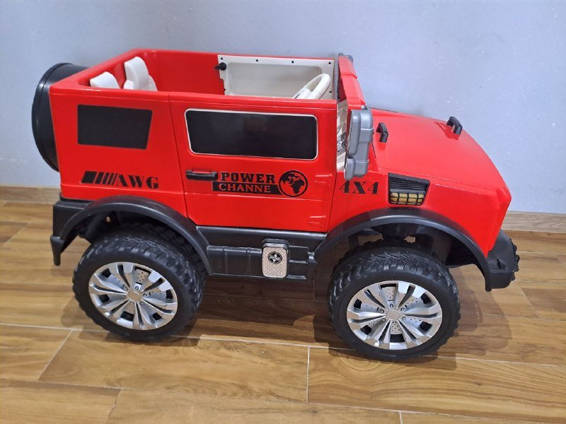 Детская машина электромобиль красная с пультом 3