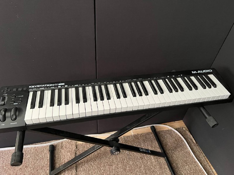 Midi клавиатура m-audio keystation 61 mk3, стойка под клавиши