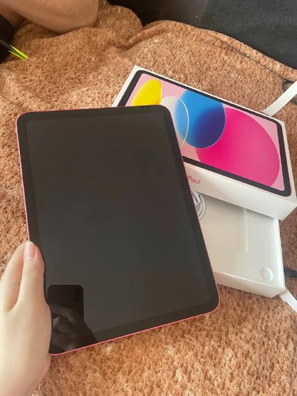 Новый планшет Apple iPad с аксессуаром 1