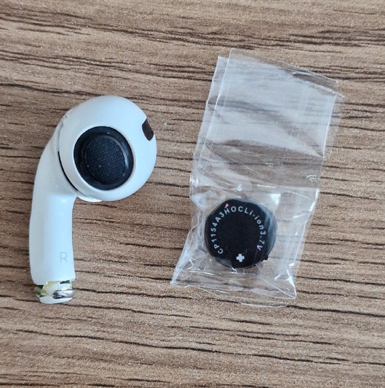 Apple AirPods Pro A2190 с неисправным правым наушником