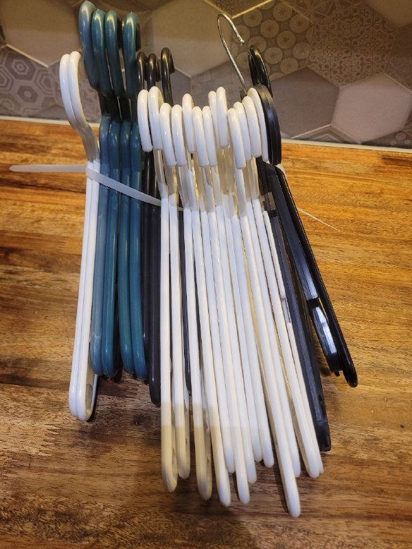 Плечики пластиковые 2