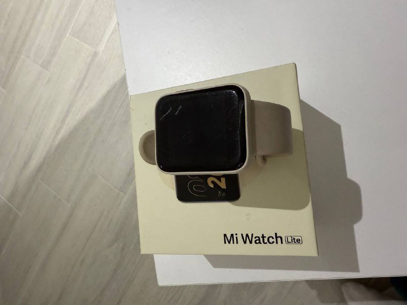 Часы Mi Watch Lite с царапинами на экране