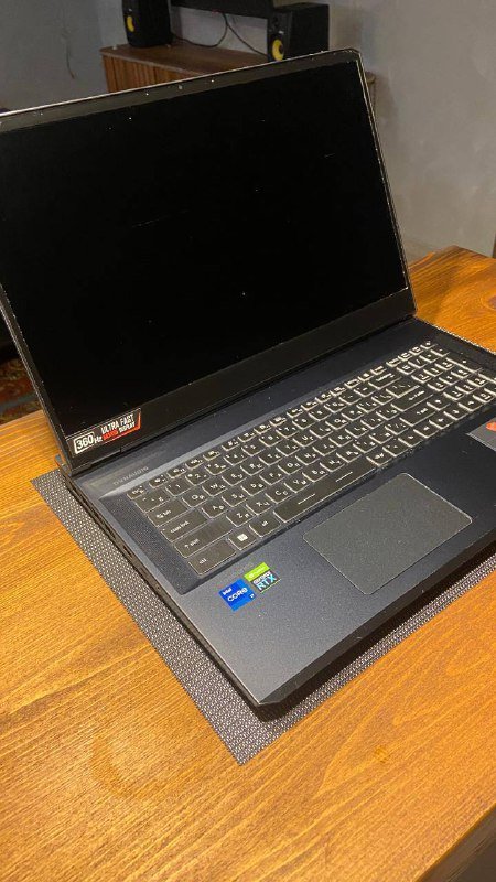 Телефон Samsung galaxy note 10, студийные мониторы KRK Rokit 5, Dj контроллер Pioneer DDJ-SX, игровой ноутбук MSI Raider GE76 4