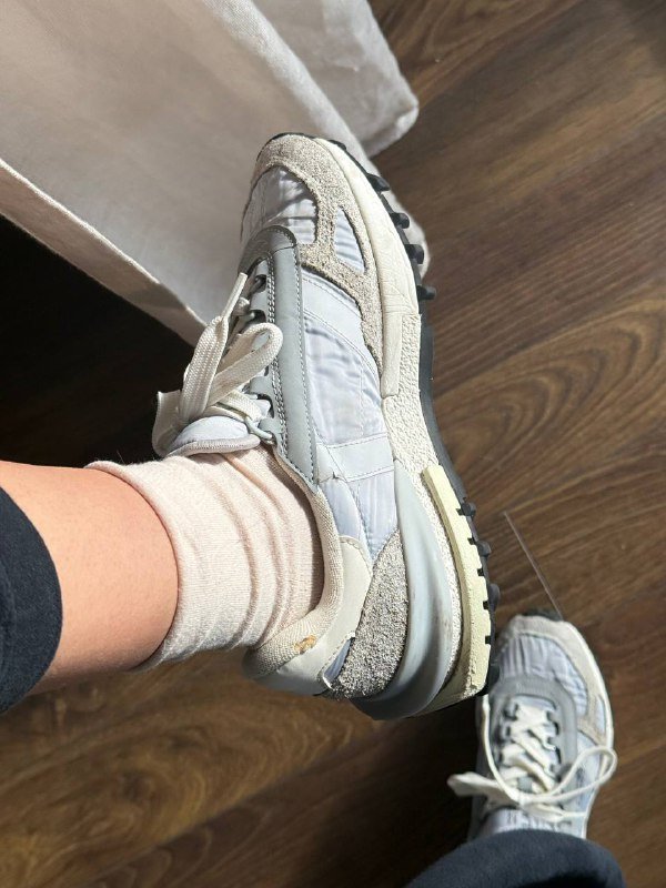 Черные туфли Vic Matië, серые кроссовки Lacoste 7