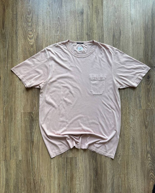 Бананка Eastpak, футболки Roberto Cavalli, Men of Mayhem, C.P. Company, джемпер Napapijri, джинсы Carhartt, Dsquared2, топ Ellesse, кепка Nike 9