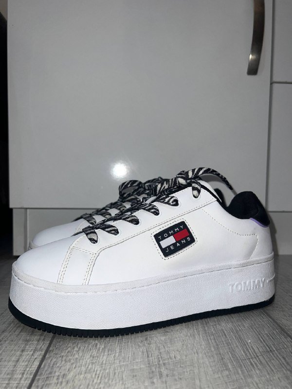 Женские кожаные кеды Tommy Jeans на платформе