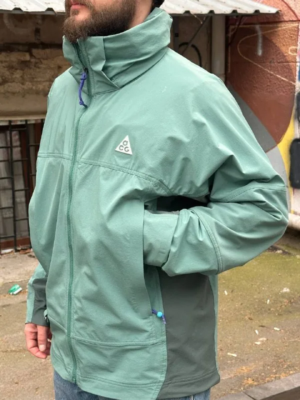 Ветровка Nike ACG Sunfarea 1