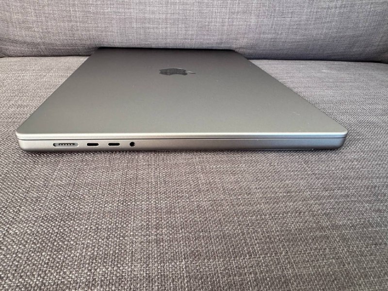 Macbook Pro 16.2” M1 Pro 32GB RAM 512GB SSD 3