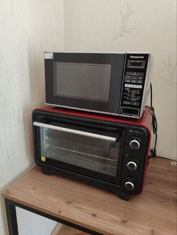 Микроволновка, духовка, стойка для посуды