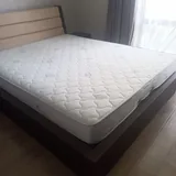 Кровать с матрасом, тумбочки, комод 1