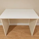 Белый письменный стол 1