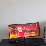 Игровое кресло, монитор и игровой стол 4