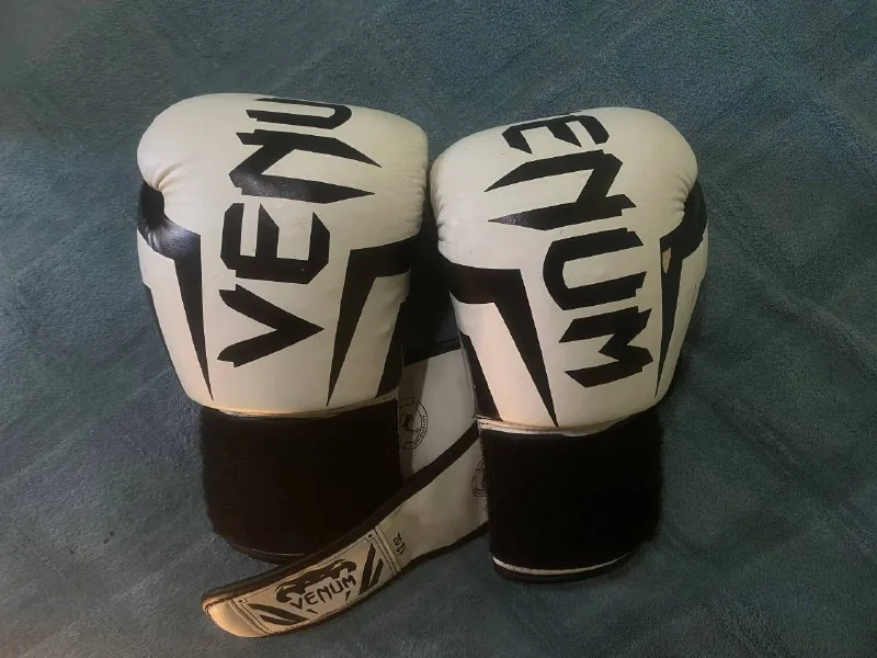 Перчатки Venum, перчатки Mike Tyson, щитки BOS 1