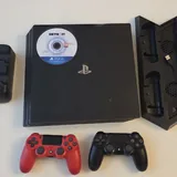 PS4 Pro CUH7216 с двумя джойстиками и Detroit 1