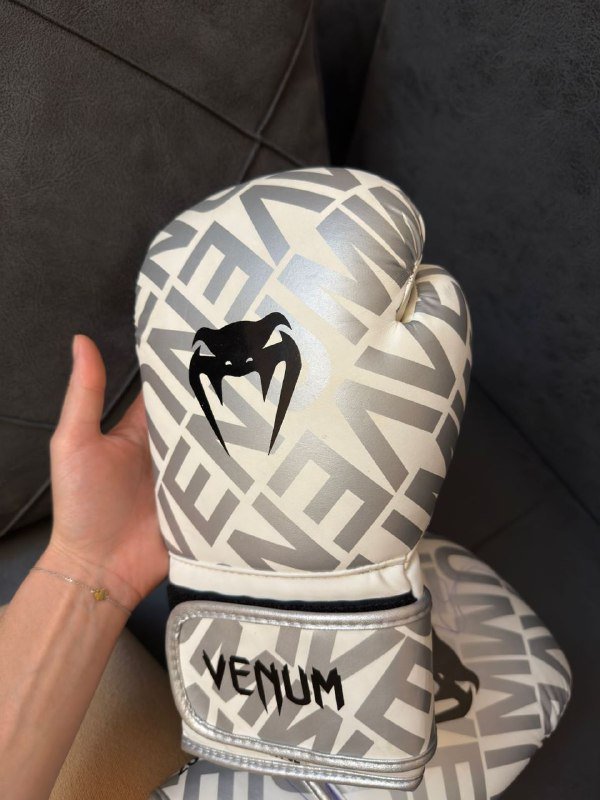 Боксёрские перчатки Venum