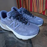 ქალის New Balance 990v6-ის კედები 1