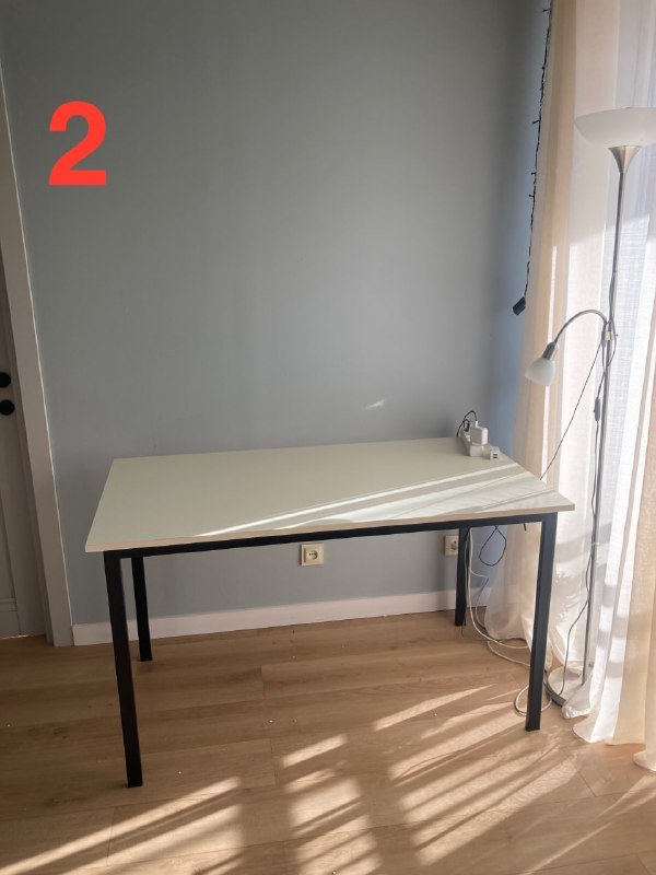 диван раскладной, стол, складной столик, тележка на колесах, рейлинг, плитка 2