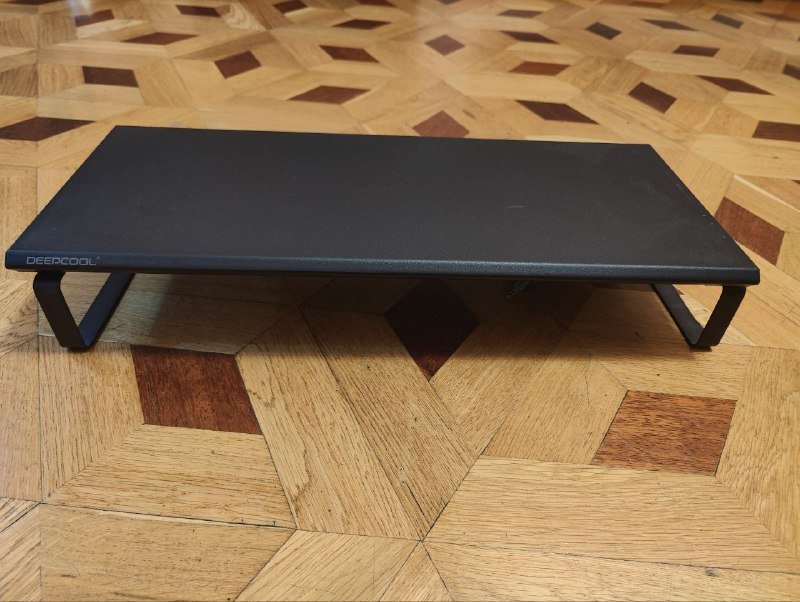 UDTV 43U6210 43" 4K UHD Smart TV, AOC Q27G2E/BK 27" 2K Gaming Monitor, Acer KA220HQ 21.5" Full HD Monitor, Deepcool M-Desk F3 Monitor Stand 5