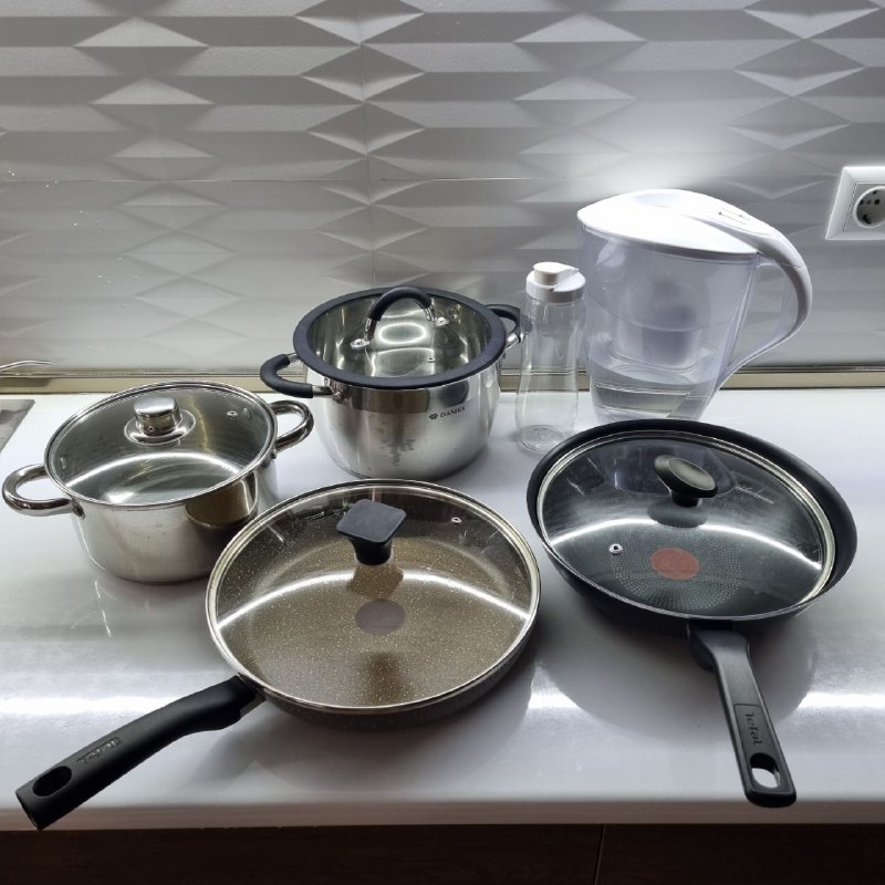 сковорода Tefal 28 см, сковорода Tefal вок 28 см, кастрюля 3л, кастрюля 4 л, фильтр Dafi, блендер Scarlett, стеклянные формы для запекания, силиконовые формы для кексов, нож Imarku, деревянная доска