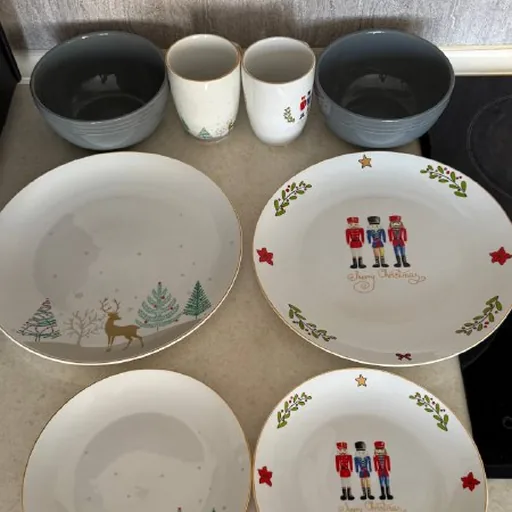 New Year’s dishware set