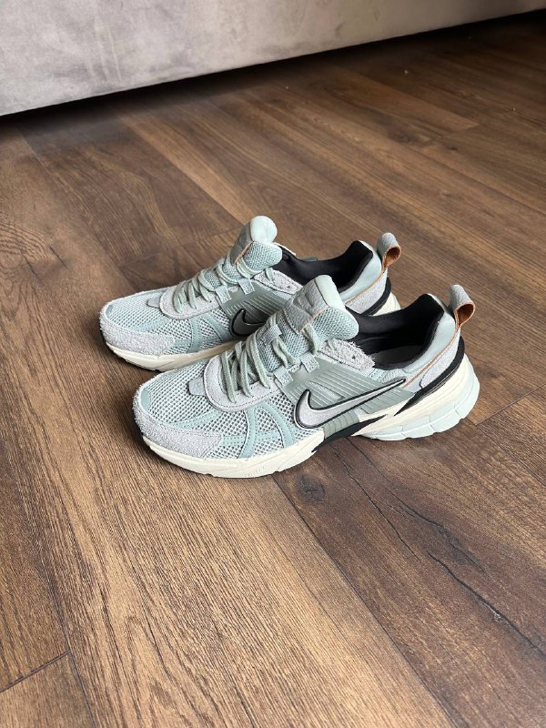 Кроссовки nike v2k run US 11 UK 8.5 новые 3