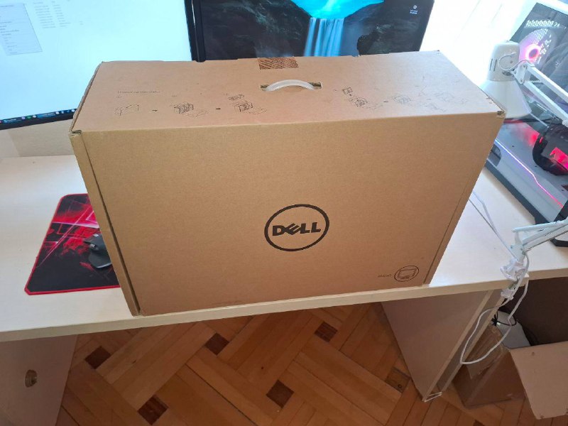 Два монитора Dell P2416D с кронштейном 5
