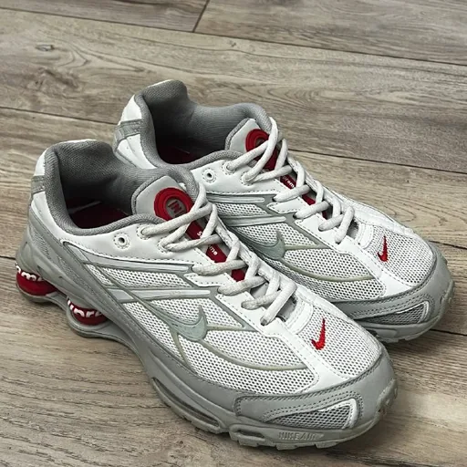 Nike Shox R2 x Supreme